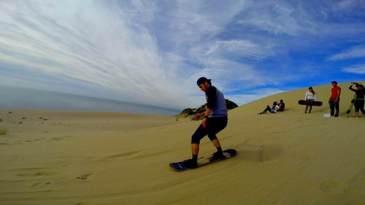 Sandboarding, deporte extremo en las Dunas de San Nicolás en Sonora